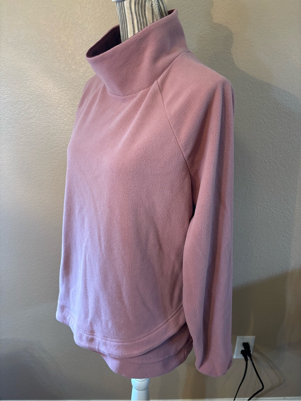 L.L. Bean Fleece Pullover Large 2-Tone Burgundy Trim Cozy Repreve Polyester Soft - Picture 8 of 16